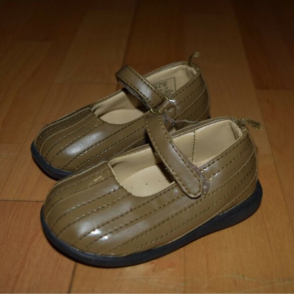 THE CHILDREN'S PLACE Baby Girls' Sz 5 Slip-On Mary Jane Dress Shoes - Picture 1 of 4